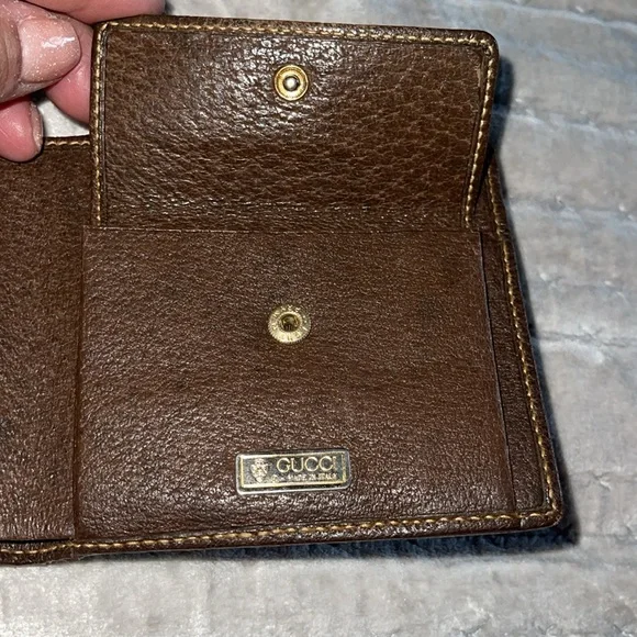 Preloved Gucci wallet good condition has some wear on folds n little on corner. - Picture 8 of 14